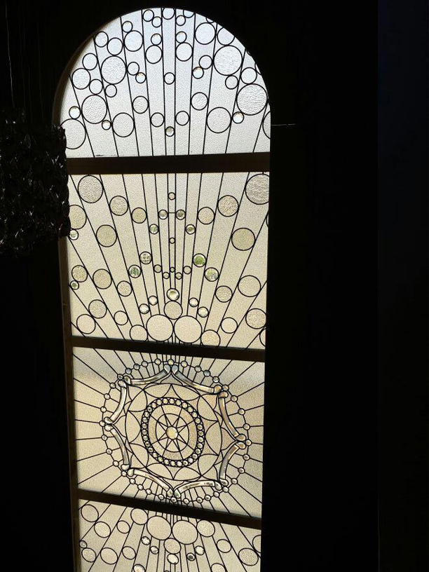 Crystal Arch Screen